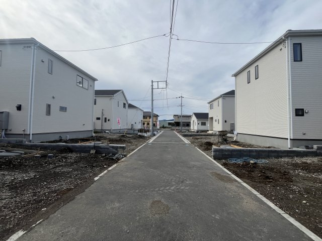 【前面道路含む現地写真】 | 上里町嘉美第4   クレイドルガーデン　新築戸建　全8棟　5号棟