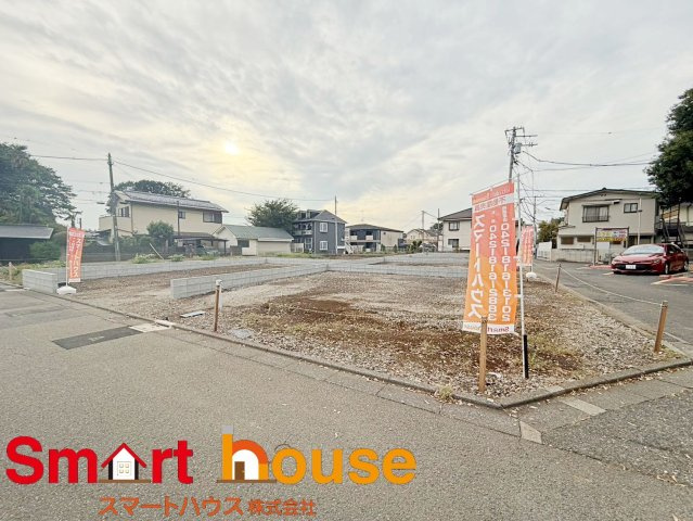 府中市白糸台　売地5区画の前面道路含む現地写真