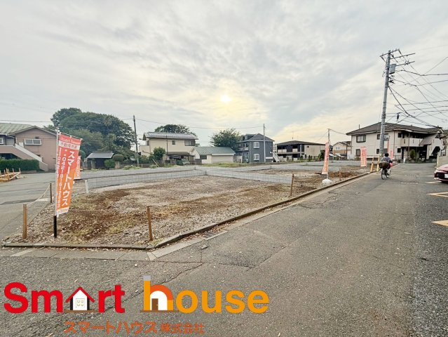 府中市白糸台　売地5区画の前面道路含む現地写真