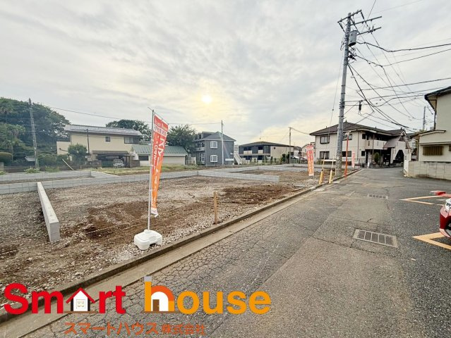 府中市白糸台　売地5区画の前面道路含む現地写真