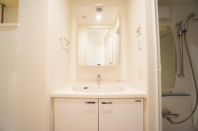 アーバンフラッツ目黒本町の独立洗面台