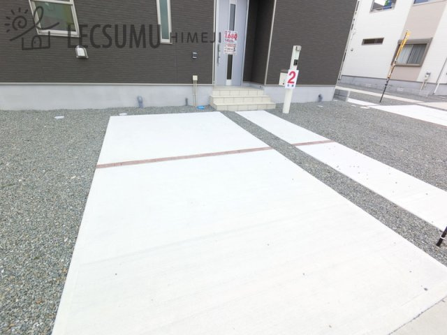 姫路市庄田／新築戸建の駐車場|同社施工例