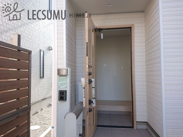 姫路市庄田／新築戸建の玄関|同社施工例