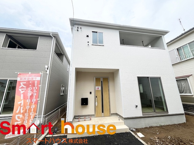 相模原市緑区町屋　第35　新築戸建ての外観|外壁が周囲の街並みと青空に生えるお洒落な仕上がり！周囲には高い建物のないエリア。青い空が大きく感じますね。