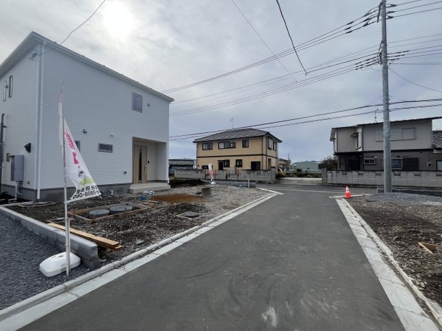 【前面道路含む現地写真】 | 上里町嘉美第4   クレイドルガーデン　新築戸建　全8棟　8号棟 | 11/1撮影