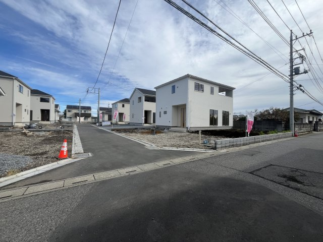 【前面道路含む現地写真】 | 上里町嘉美第4   クレイドルガーデン　新築戸建　全8棟　8号棟 | 11/1撮影