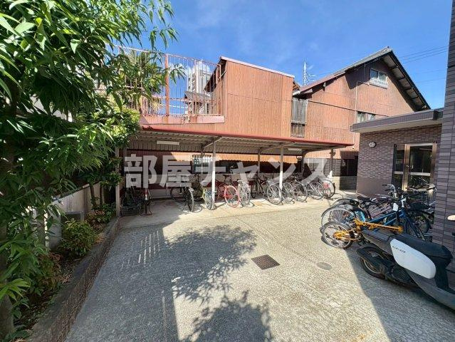 BASIC 2000の駐車場