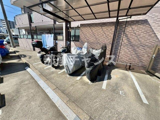 BASIC 2000の駐車場