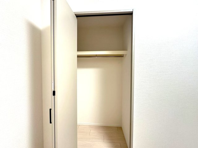 ナイスアーバン志村坂上の収納|生活感をさりげなく隠す収納スペースが、インテリアを美しく整え、空間に広がりとゆとりをもたらします。細部までこだわった設計が、上質で心地よい暮らしを実現します。