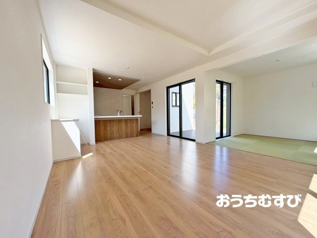 守山区翠松園3期(全3棟)の居間・リビング