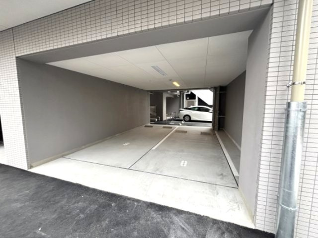 ファーストフィオーレ東灘の駐車場
