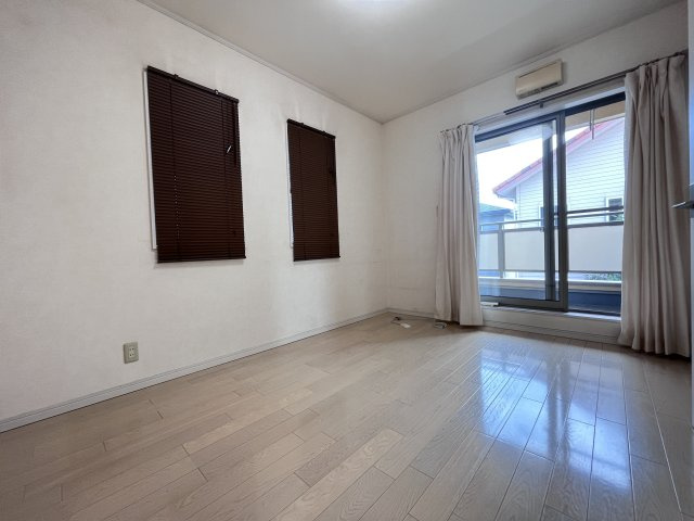 保免上1丁目戸建ての洋室