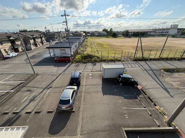 メゾン・ド・セレッソの駐車場