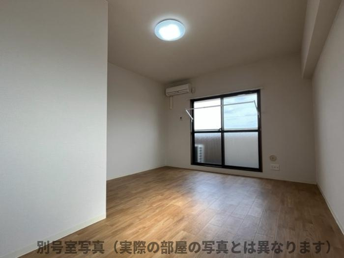 ウィング青山の居間・リビング