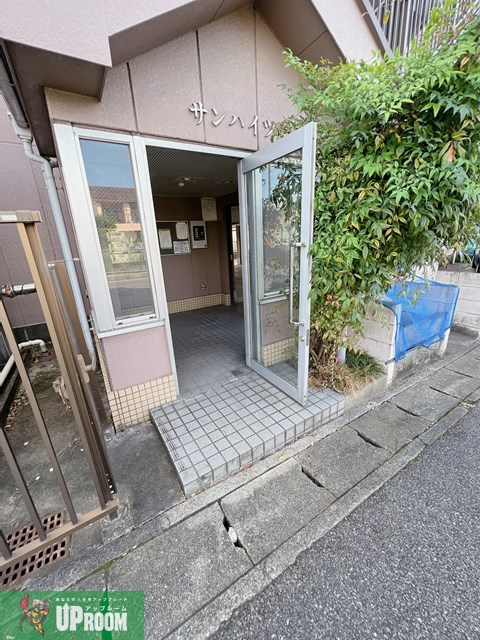 サンハイツ若草のエントランス