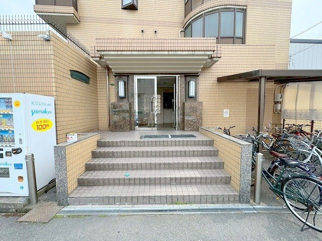 シャルム橋本Ⅲのエントランス