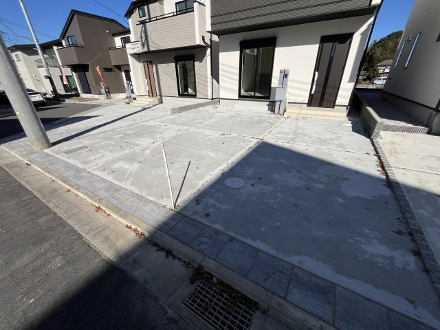 祝　成約済み　八王子市　元八王子町　新築戸建ての駐車場|～仲介手数料無料☆八王子ひなた不動産～　八王子市元八王子町　新築戸建て