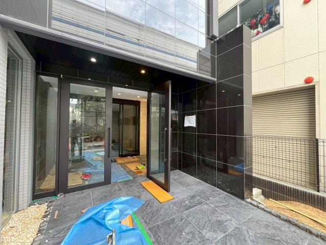 ファーストフィオーレ東灘のエントランス