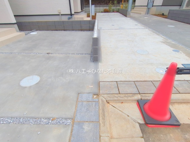 祝：成約済み　八王子市　元八王子町　新築戸建ての駐車場|～仲介手数料無料☆八王子ひなた不動産～　八王子市元八王子町　新築戸建て