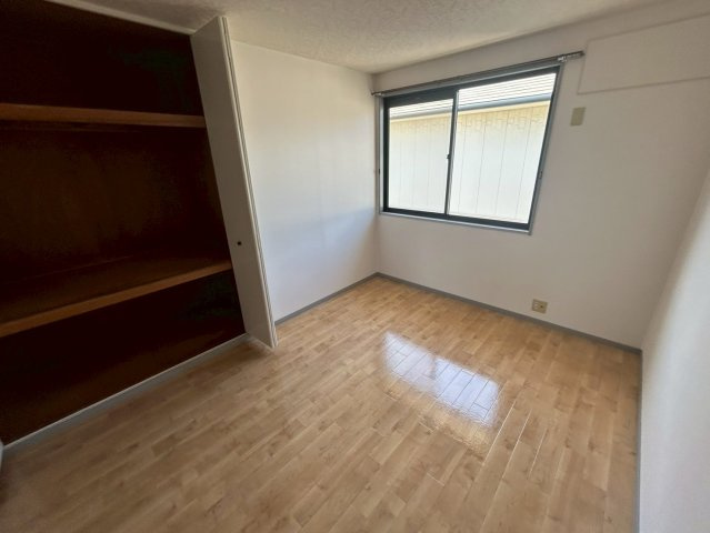 ハイツ王塚の居間・リビング