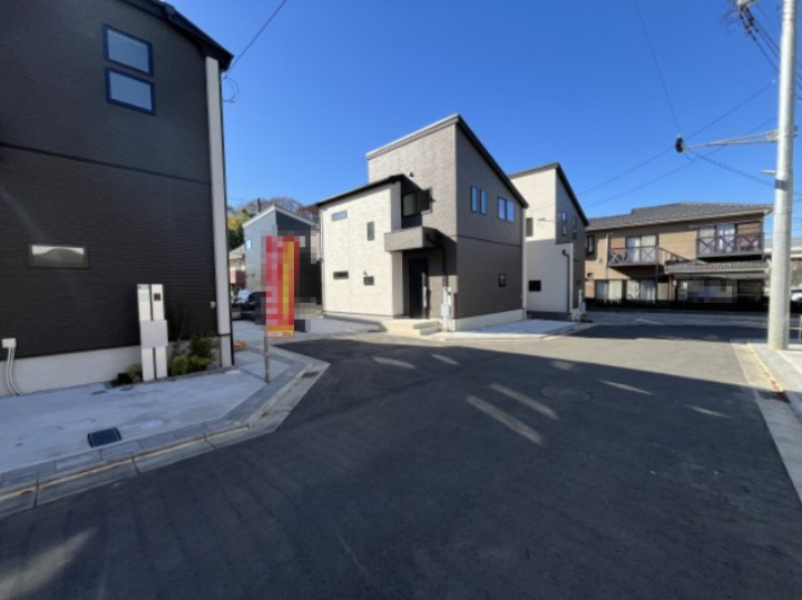 祝　成約済み　八王子市　元八王子町　新築戸建ての前面道路含む現地写真|～仲介手数料無料☆八王子ひなた不動産～　八王子市元八王子町　新築戸建て