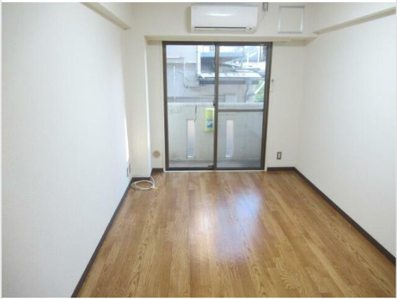 パープルハイムの居間・リビング