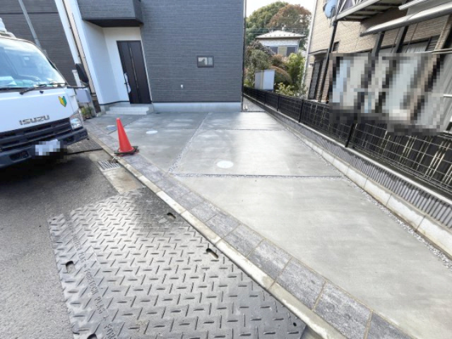 祝　成約済み　八王子市　元八王子町　新築戸建ての駐車場|～仲介手数料無料☆八王子ひなた不動産～　八王子市元八王子町　新築戸建て