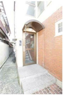 メイプルハウスのエントランス