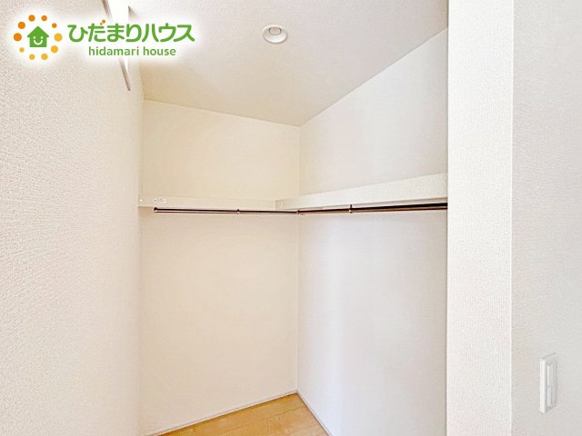 【収納】 | 第1笠間市笠間　新築戸建　2号棟 | 小物類から掃除機やシーズンオフの暖房器具といった大きいものまで1か所に収納できる、機能的な大容量クローゼット付き(^^♪光の影響を受けにくいので、物の保存に最適♪
