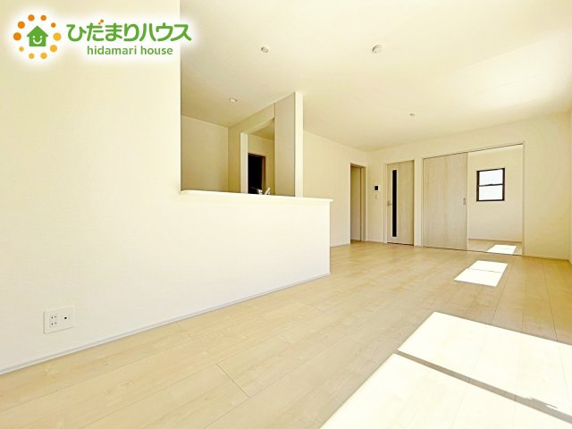 【居間・リビング】 | 第1笠間市笠間　新築戸建　2号棟 | 家族団らんの時間も増えそうな、日当たり良好＆くつろぎのLDK