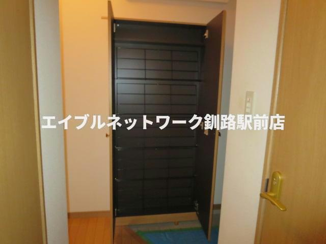 ビラ新釧路の玄関