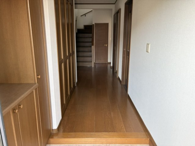 【玄関】 | 瀬戸市西長根町／積水ハウス／フルリフォーム物件 | 収納の多い玄関♪