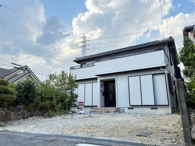 【外観】 | 瀬戸市西長根町／積水ハウス／フルリフォーム物件 | 南庭あり！
家庭菜園や洗濯、駐車スペースに！