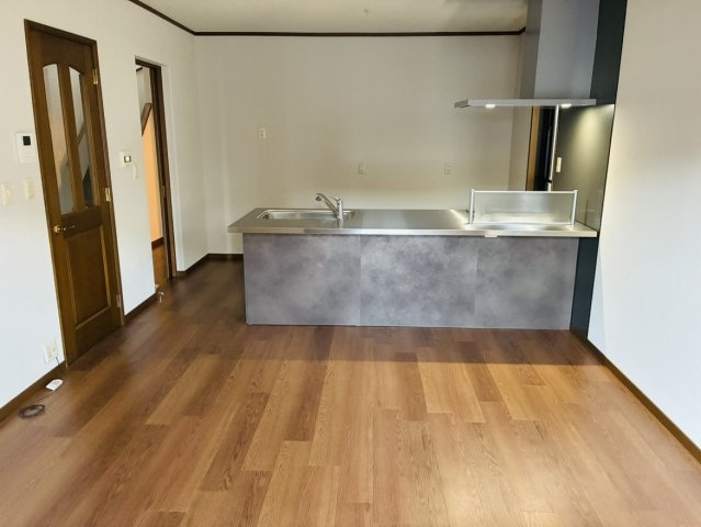 【居間・リビング】 | 瀬戸市西長根町／積水ハウス／フルリフォーム物件 | 家族で団らんできる16帖のリビング！