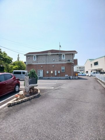 コンフォート幸町の駐車場