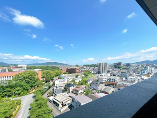 【展望】 | バルコニー前面はさえぎる高層ビルもなく、美しい青空の眺望が広がります
