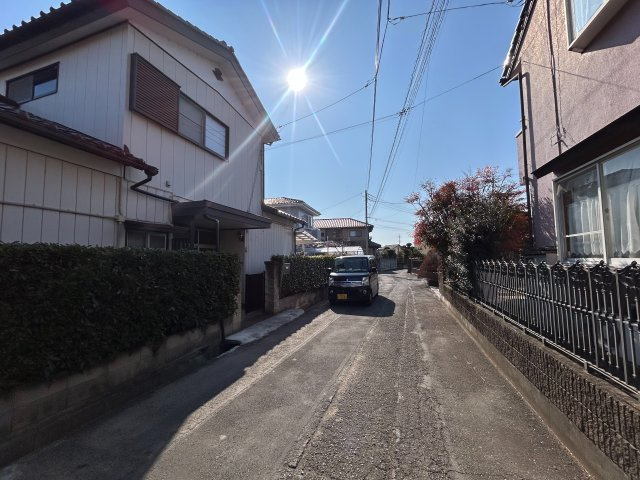 高崎市下小塙町　中古戸建ての前面道路含む現地写真