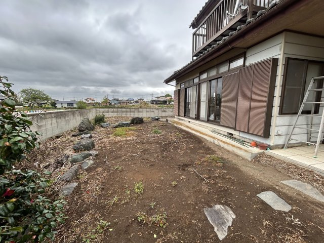 前橋市橋鼻毛石　中古戸建ての庭