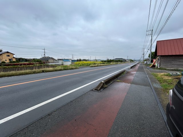 前橋市橋鼻毛石　中古戸建ての前面道路含む現地写真
