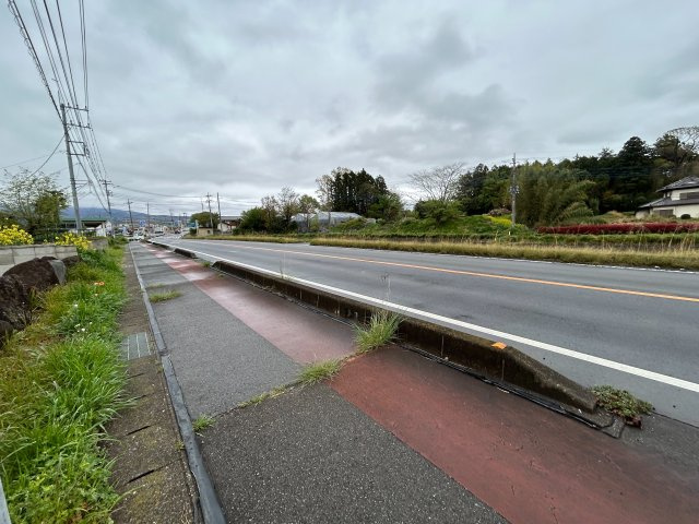 前橋市橋鼻毛石　中古戸建ての前面道路含む現地写真