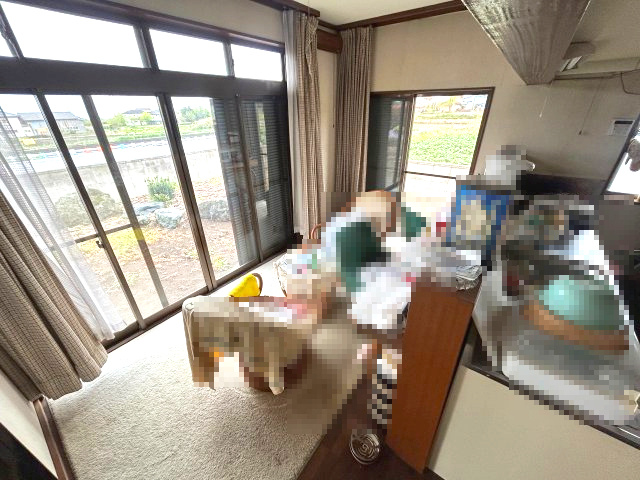 前橋市橋鼻毛石　中古戸建ての居間・リビング
