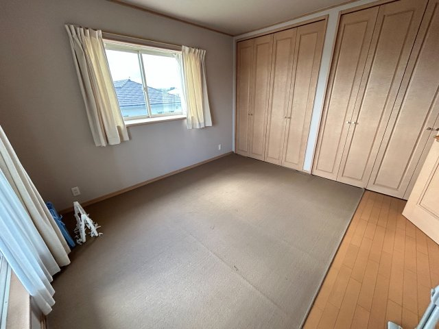 【吹抜】伊勢崎市市場町1丁目　中古住宅の洋室