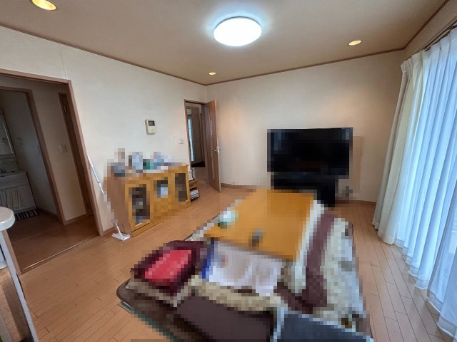 【吹抜】伊勢崎市市場町1丁目　中古住宅の居間・リビング