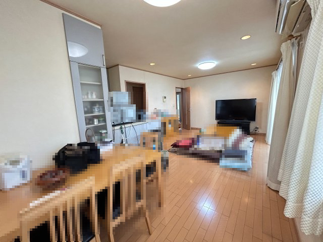 【吹抜】伊勢崎市市場町1丁目　中古住宅の居間・リビング