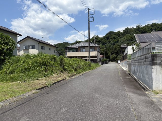 富岡市下黒岩の売地の前面道路含む現地写真