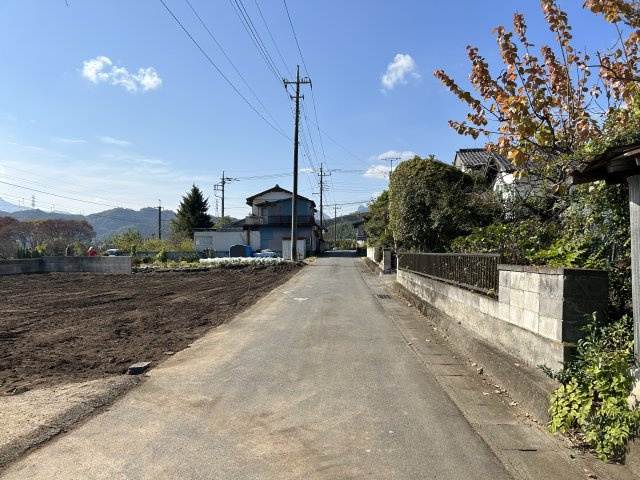 富岡市南蛇井売地の前面道路含む現地写真