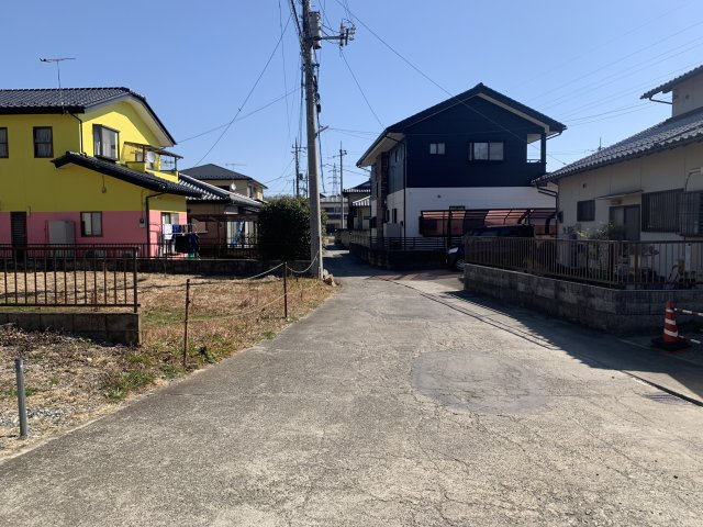 富岡市神農原売地の前面道路含む現地写真