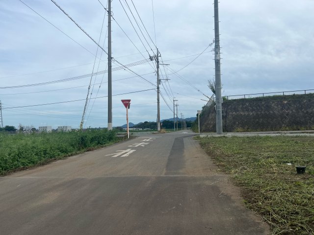 富岡市宇田分譲地の前面道路含む現地写真