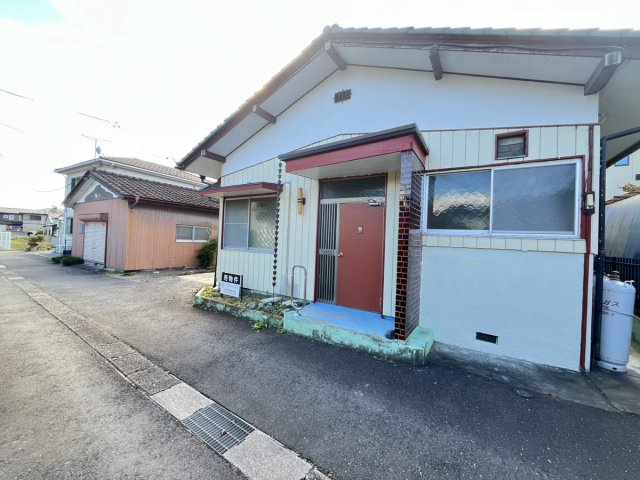 足利市小俣町戸建ての前面道路含む現地写真