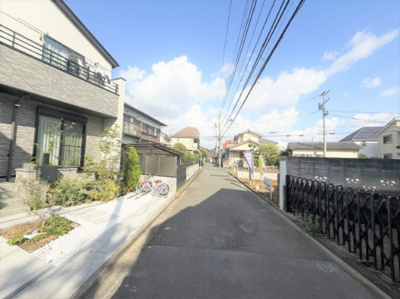 【前面道路含む現地写真】 | 【仲介手数料３２０万円が無料！！】■９０．７平米■早期なら間取り変更相談可 | 【お得な諸費用サービスキャンペーン中！！】
■詳細は「物件概要」の「諸費用」欄をご確認下さい！
■喜多見駅１３分、狛江駅１４分
■９０．７平米
■４ＬＤＫ＋車庫
■早期なら間取り変更相談可